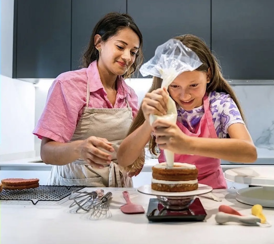 Parent & Me: Nailed It Style Cake Decorating Class & Competition