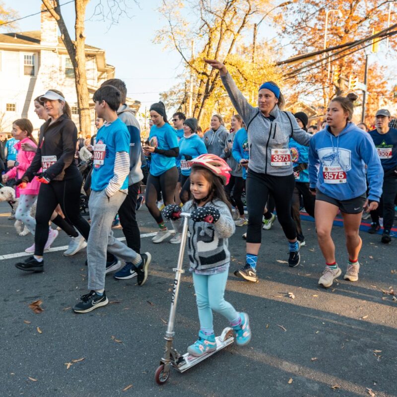 runners at the arlington turkey trot