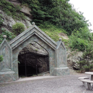 sybils cave hoboken